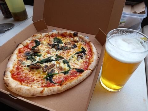 pizza-and-pint.jpg:oar:1:4